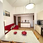 Apartament Classic House 15 Minutes From Duomo Mediolan